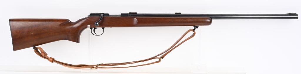 REMINGTON HEAVY BARREL RANGEMASTER MODEL 37: SERIAL 08669. BARREL 28". CALIBER .22LR. Features heavy blue round barrel with front sight and A-O scope blocks (no rear sight). Plain pistol grip walnut stock. Finely checkered metal butt plate. Vint