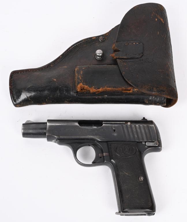 WALTHER MODEL 4 SEMI AUTO PISTL: SERIAL77998. BARREL 2.5". CALIBER 7.65. The Walter mod.4 was made from 1913 till 1929 Standard blue finish, magazine fed (included) . fixed sights, gutta percha monogram grip panels. Two acceptance st