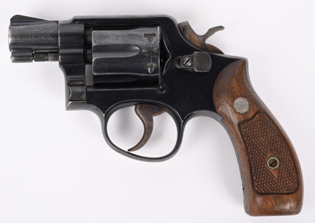 SMITH & WESSON MODEL 10-5 DOUBLE ACTION REVOLVER: SERIAL NUMBER: C733977. BARREL: 2". CALIBER: .38 SPECIAL. MANUFACTURED: 1960'S. Six shot fluted cylinder. Pinned barrel. Blade front sight and u-notch frame rear. Factory blued finish. Case colored se