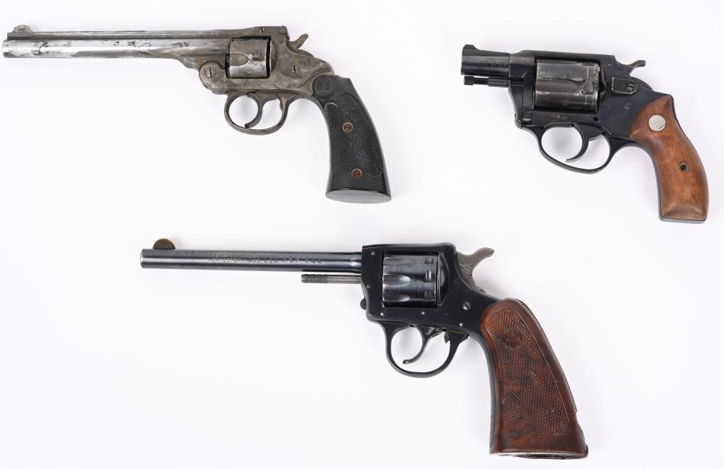 LOT (3) VINTAGE DOUBLE ACTION REVOLVERS: A. CHARTER ARMS. SERIAL 327644. BARREL 2". CALIBER 38 SPECIAL. 5-shot, double action, blue, wood grips. Gun about 80% except cylinder about 30% , holster worn, very good grips, fine action and bore. G