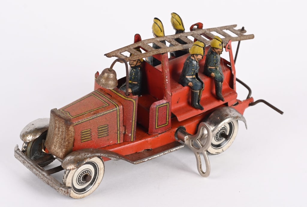 DITSLER TIN WINDUP FIRE TRUCK w/ 5 FIREMEN (1 of 6)
