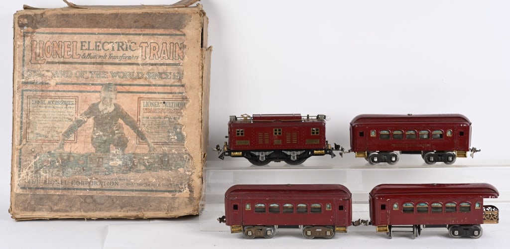 LIONEL PREWAR STD GA #8 ENGINE & PASSENGER CARS (1 of 3)