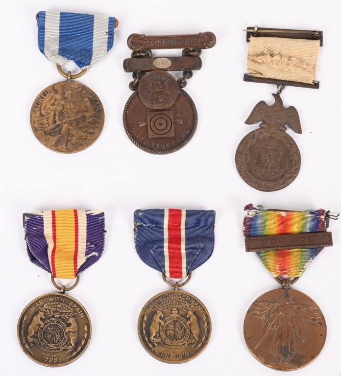 SPAN AM WW1 US NAVY VETERAN MEDAL LOT WWI: Lot of WWI US Service medals to include 1) SHARPSHOOTER 1907 United States Navy by the Hayes Bros. Co. and is named to the reverse E. H. William's Midshipman U.S.N. 2) State of Missouri Great War Meda