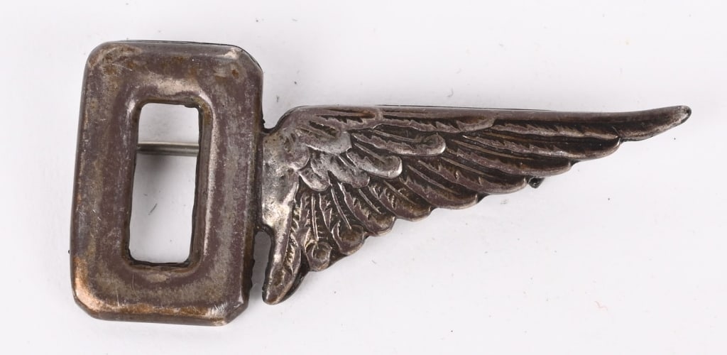 WW1 US ARMY AIR SERVICE OBSERVOR PILOT HALF WING: Beautiful US Air Service half wing or Observer Pilot Wing measuring just at 1 9/16 inches with exceptional detailing to the wings, "O". Half wings are exceedingly rarer that pilot wings. Excellent!