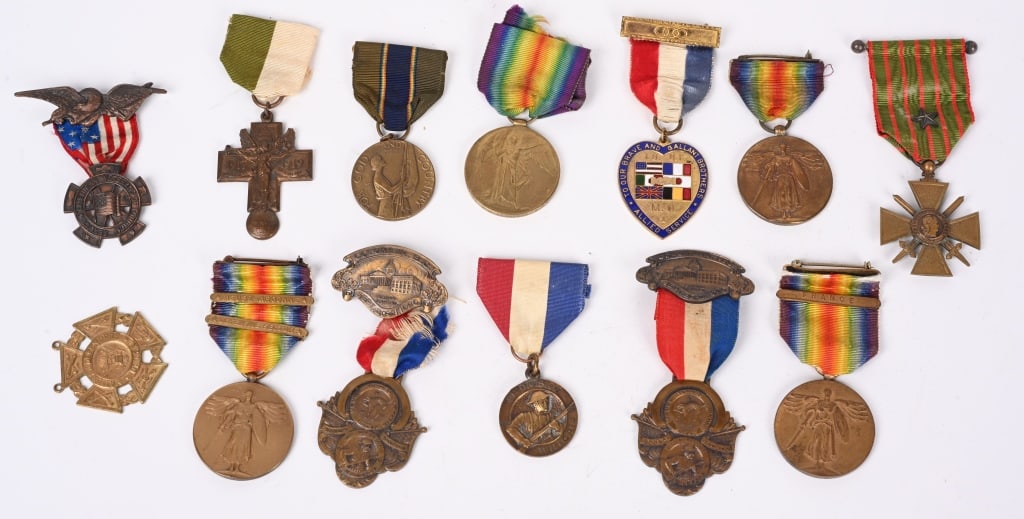 WWI US SERVICE MEDAL LOT 81ST DIVISION VICTORY WW1: WWI medals to include 1) 81st Division Medal 2) US Victory Medal 3) 81st Division 1920 Columbia South Carolina Medal 4) 81st Division 1920 Columbia South Carolina Medal 5) American Veterans of Foreign