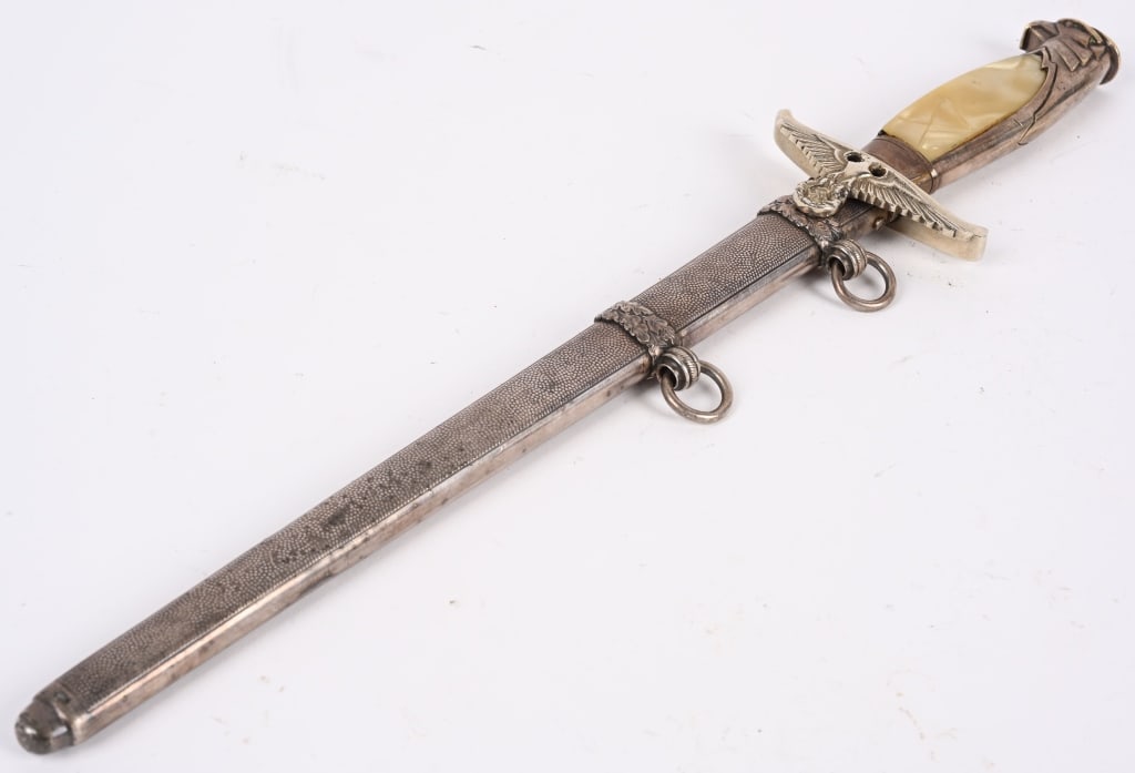 WWII NAZI GERMAN GOVERNMENT OFFICIALS DAGGER WW2: This Government Official's Dagger is by Alcoso. The pommel of this example of course portrays a noble eagle looking to the viewerís left. The brow over the birdís eye is still good on both s