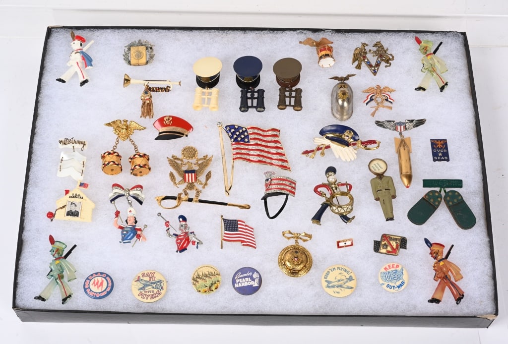 SPAN AM WW1 & WWII US PATRIOTIC SWEETHEART JEWELRY: Lot of WWII Sweetheart Jewelry to include pins and brooches several with Rhinestones and some in Sterling spanning†from the Spanish American War to WWII. Excellent.†