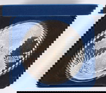 1998 ONE POUND .999 SILVER EAGLE: 1998 One Pound .999 Fine Silver Eagle. In plastic protective case in Display Box.