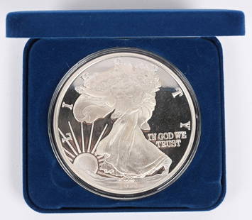 1998 ONE POUND .999 SILVER EAGLE: 1998 One Pound .999 Fine Silver Eagle. In plastic protective case in Display Box.