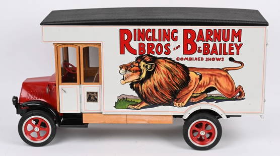 STEELCRAFT RINGLING BROS & BARNUM & BAILEY TRUCK: Custom pressed steel Steelcraft Ringling Bros & Barnum & Bailey Circus Truck done by Les Paul. Very well done with great details. Has Les Paul tag on frame. A great looking Truck. 29" Excellent