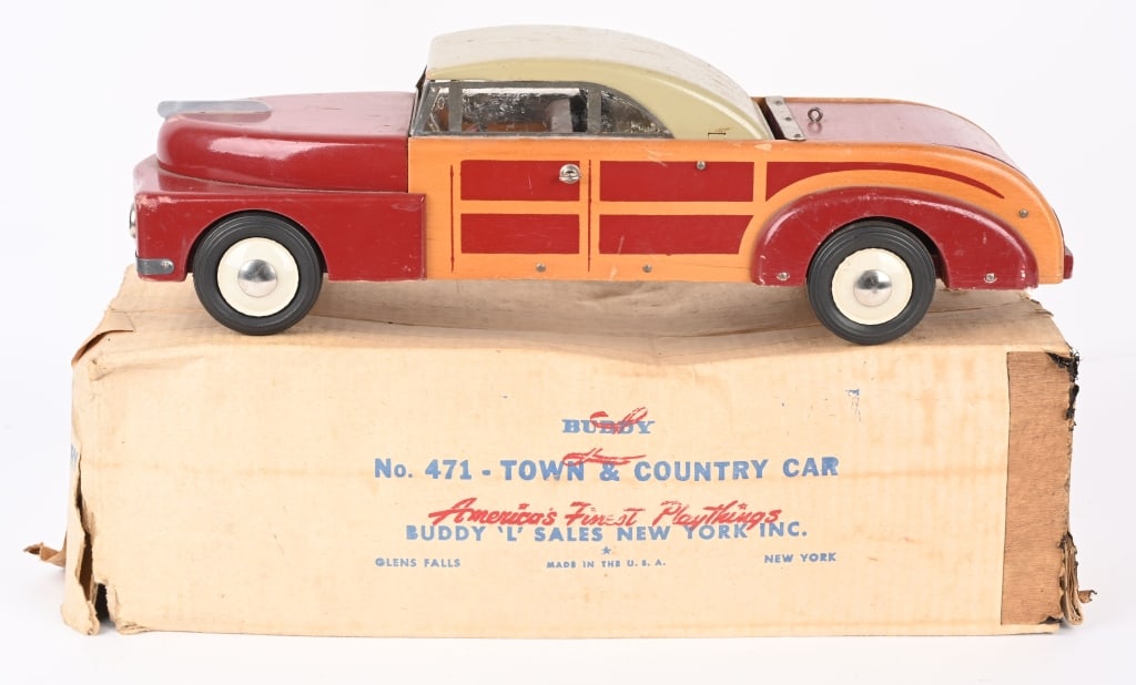 BUDDY L WOODEN #417 TOWN & COUNTRY CONVERTIBLE: Buddy L wooden #417 Town and Country Convertible. All original in very clean condition. Operating top works. With original Box. 17" Excellent
