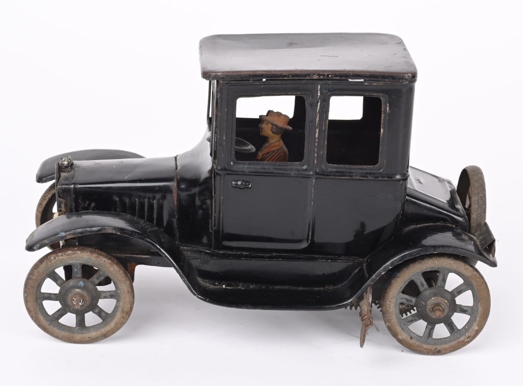 BING TIN WINDUP FORD MODEL T COUPE (1 of 6)
