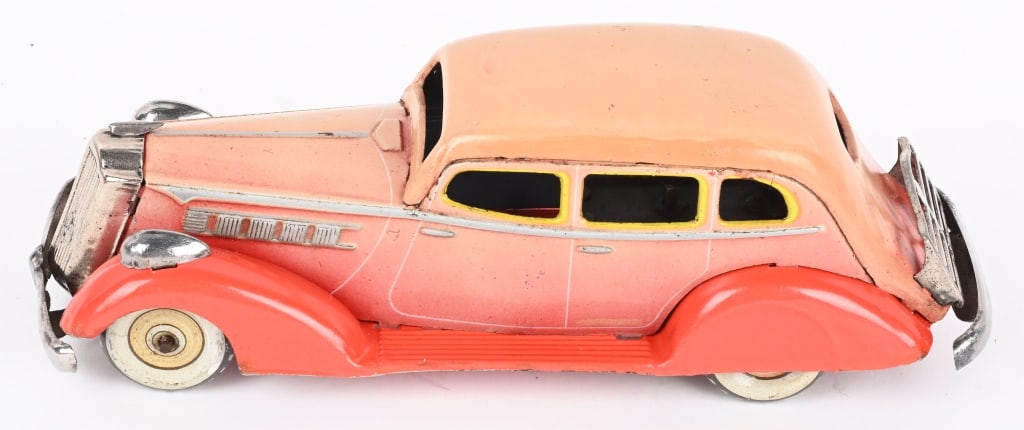PRE-WAR JAPAN TIN WINDUP PACKARD SEDAN (1 of 7)