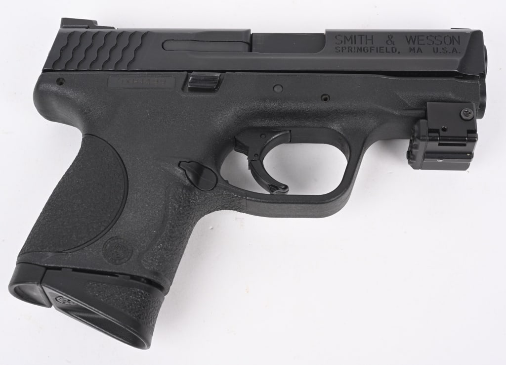 SMITH & WESSON M&P 9c SEMI ATUO PISTOL: SERIAL DXH1499 BARREL 3.5". CALIBER 9MM. MAGAZINE 9-RDS. Polymer frame. matte finish, lazar sight under barrel, white dot combat sights, Condition. Near new with light handling. MODERN DB