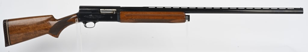 BELGIUM BROWNING A-5 MAGNUM SEMI AUTO SHOTGUN: SERIAL 72V97257. BARREL 32". CHAMBER 3" CHOKE FULL. LOP 14.5" Features vent rib, blue finish, engraved frame, pistol grip checkered walnut stock, Browning pad. Condition. 98% blue but there are a few 