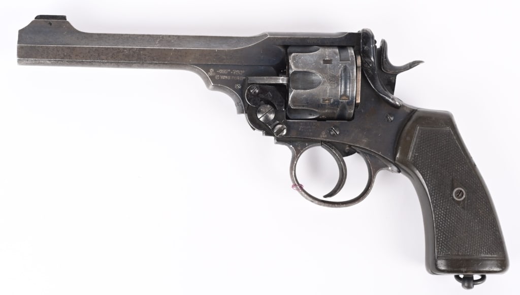 ORIGINAL WW1 WEBLEY MARK VI .455 REVOLVER 1915 MFG: SERIAL NUMBER 181621 BARREL 6" CALIBER .455 WEBLEY MANUFACTURED 1915. WW1 British issue Webley Mark VI revolver in the original unaltered 0455 Webley cartridge with matching serial numbers. Blade fron
