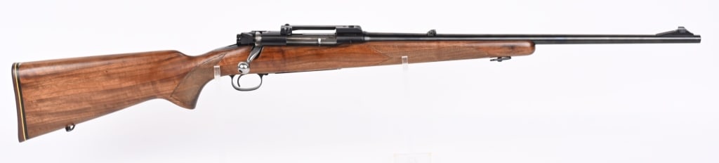 PRE 64 WINCHESTER FEATHERWEIGHT MODEL 70 RIFLE: SERIAL 375514. BARREL 22". CALIBER 30-06. MADE IN 1956. Matching number on bolt, blue finish, folding leaf rear sight, straight come walnut stock with checkered pistol grip and forend. Also has scope 