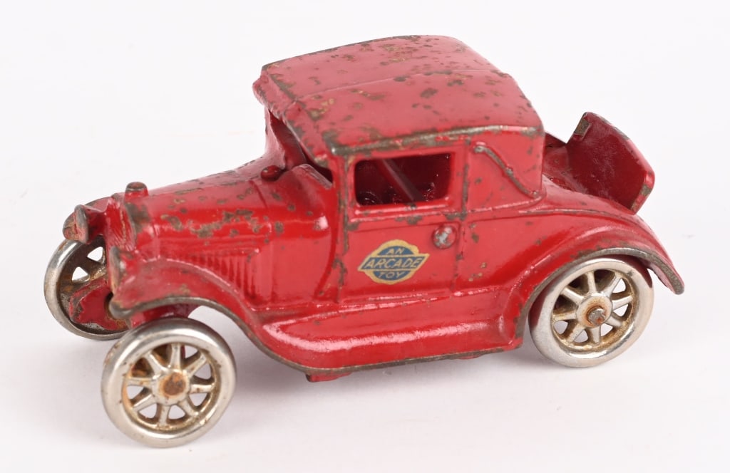 ARCADE CAST IRON COUPE w/ RUMBLE SEAT (1 of 5)