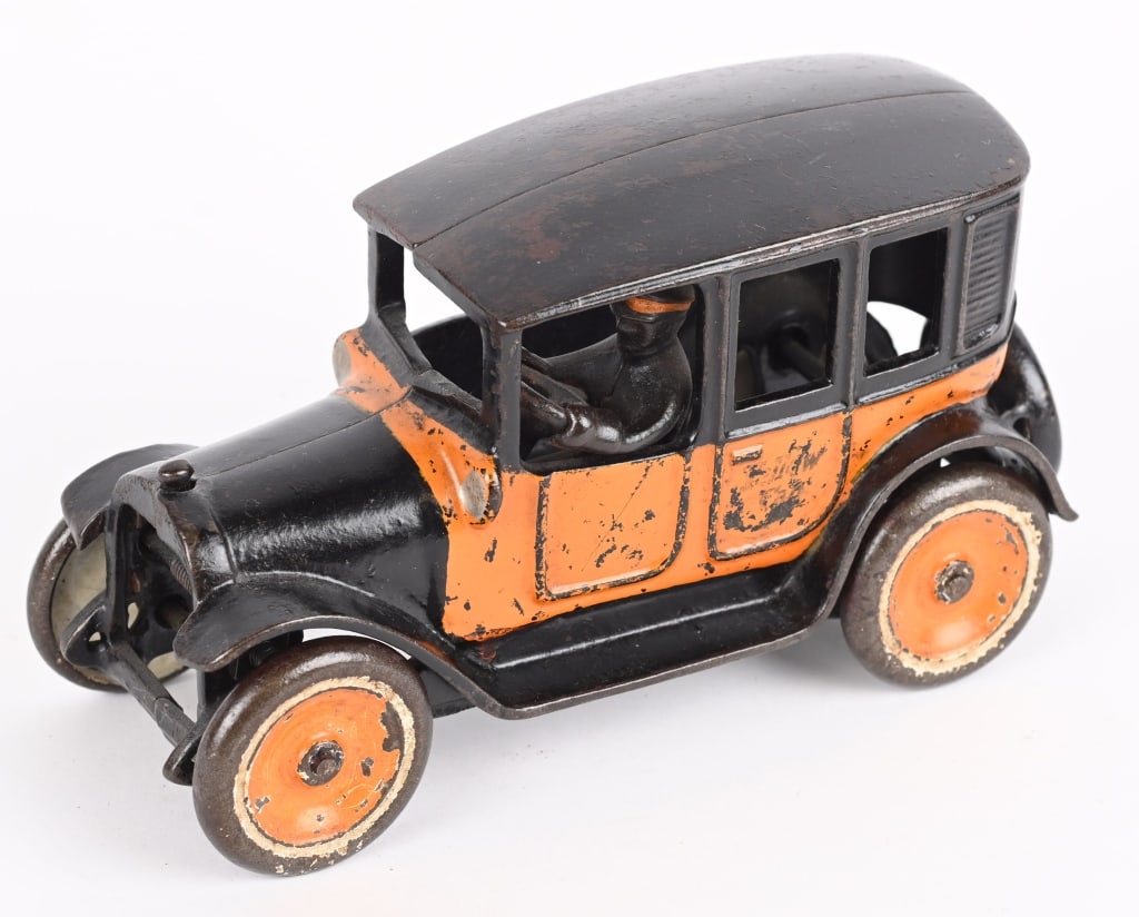 ARCADE CAST IRON YELLOW CAB (1 of 5)