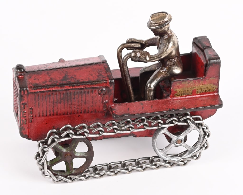 ARCADE CAST IRON CATERPILLAR TRACTOR (1 of 6)