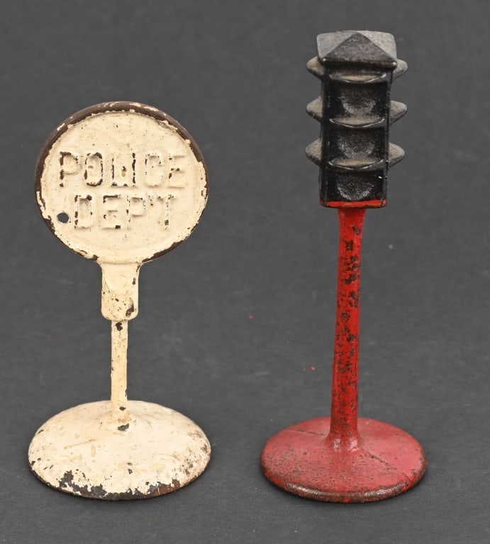 CAST IRON TRAFFIC LIGHT & POLICE DEPT SIGNS (1 of 2)