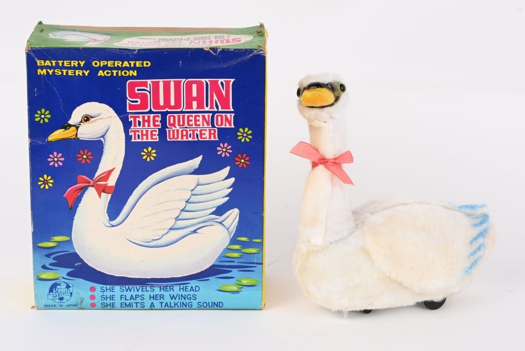 JAPAN BATTERY OP QUEEN OF WATER SWAN w/ BOX: All original and looks never played with. Worked when tested. Boxed 9 1/2" Excellent