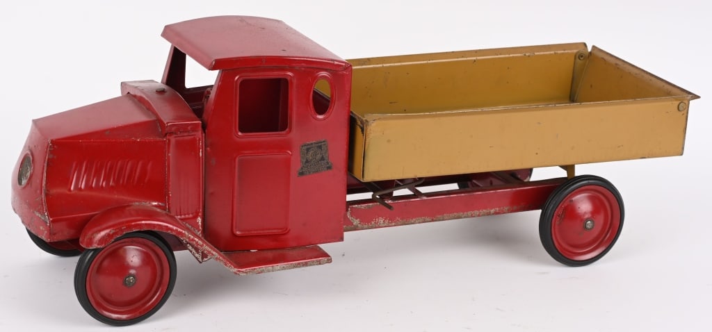 STEELCRAFT BULLDOG MACK DUMP TRUCK: All original with nice paint and decent decals. 23" Excellent