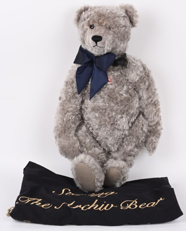 STEIFF #668548 STERLING THE ARCHIVE TEDDY BEAR (1 of 2)