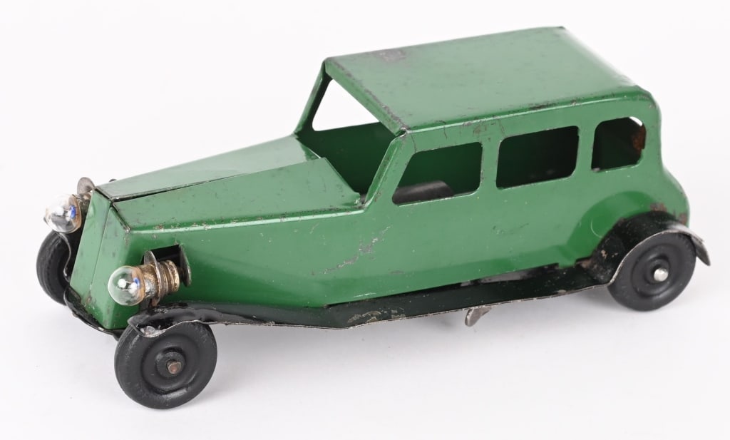GIRARD PRESSED STEEL ELECTRIC LIGHT SEDAN: The toy made be a prototype due to the way it is constructed. Paint looks to be original. 7 1/4" Very Good-Excellent