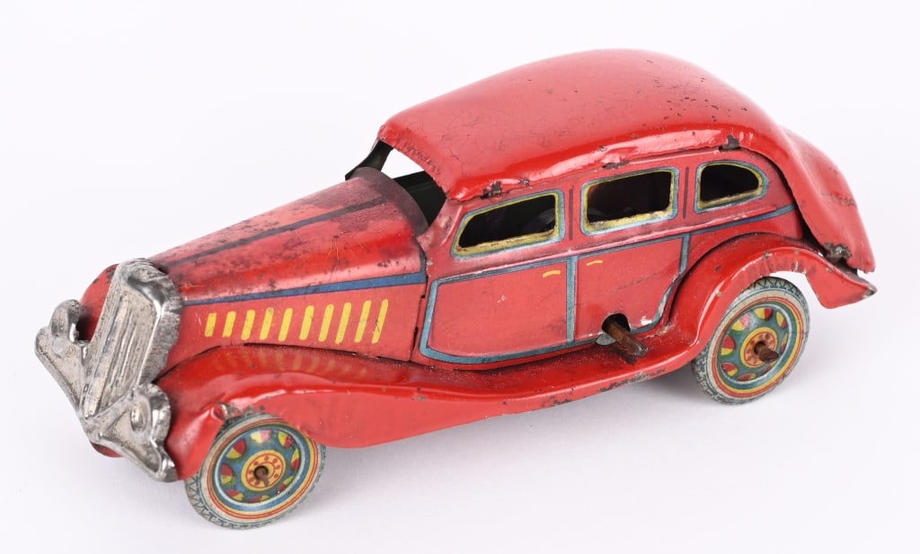 PREWAR JAPAN TIN WINDUP SEDAN (1 of 5)