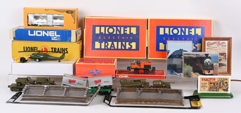 LARGE LOT LIONEL CARS, ACCESORIES & MORE (1 of 5)
