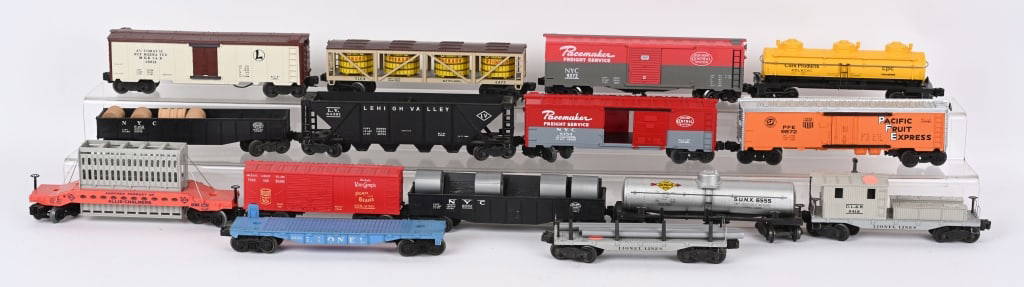 15- LIONEL O GAUGE ROLLING STOCK: Nice assortment of unboxed Lionel rolling stock in various conditions. AS-IS