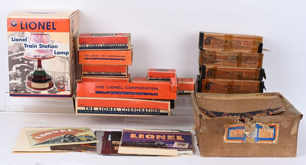 LIONEL BOXES, CATALOGS, & MORE (1 of 7)