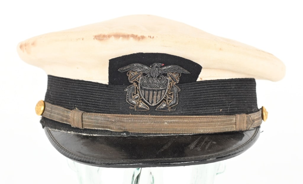WWI USN US NAVY OFFICER VISOR CAP HAT WW1: WWI era visor cap as worn by USN officer's. Has a white cotton cover which is stained but should easily clean up if desired. Top of the bill is mildly crazed. Leather sweatband is fully intact. Insign