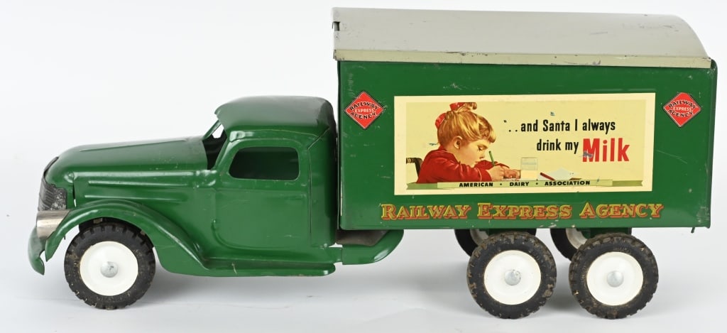 BUDDY L RAILWAY EXPRESS TRUCK: Buddy L Railway Express Truck. All original with Letter to Santa and Ice Cream decals. Truc k has very nice paint. 22" Excellent