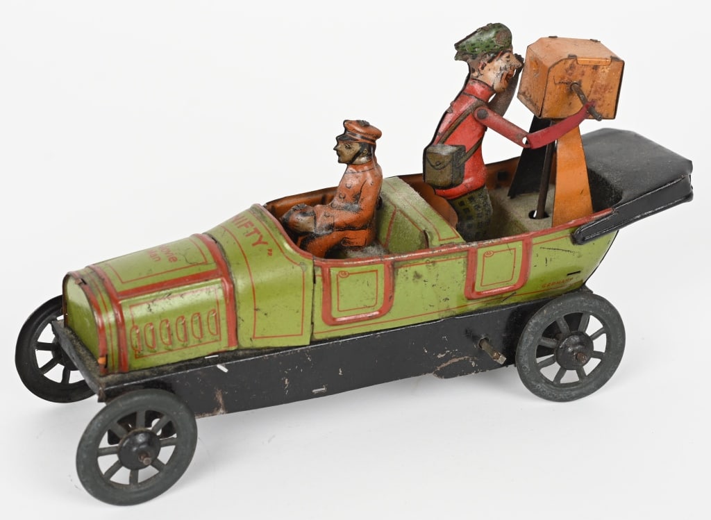 NIFTY TIN WINDUP MOVIE MAN CAR (1 of 9)