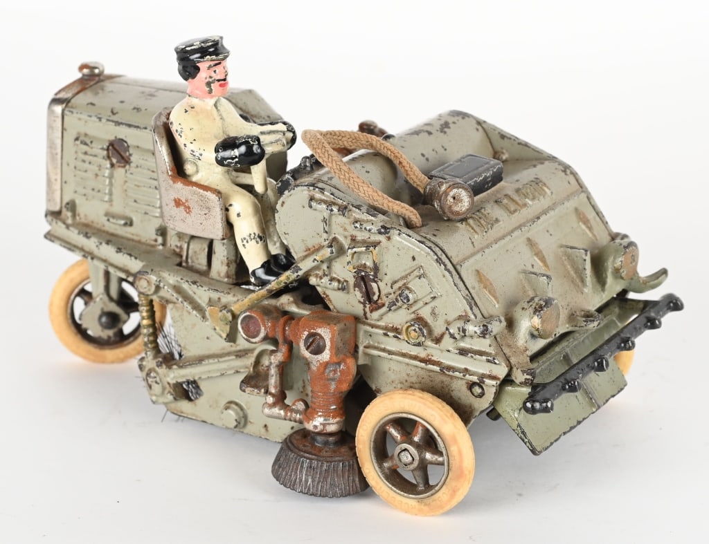 HUBLEY CAST IRON ELGIN STREET SWEEPER (1 of 7)