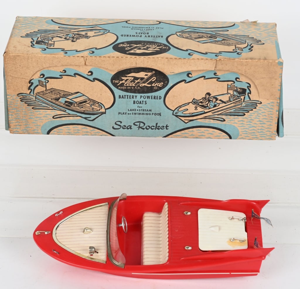 FLEETLINE BATTERY OPERATED SPEED BOAT w/ BOX: Includes Fleetline Speed Bost with battery operated Inboard Motor. Boxed 16" Excellent