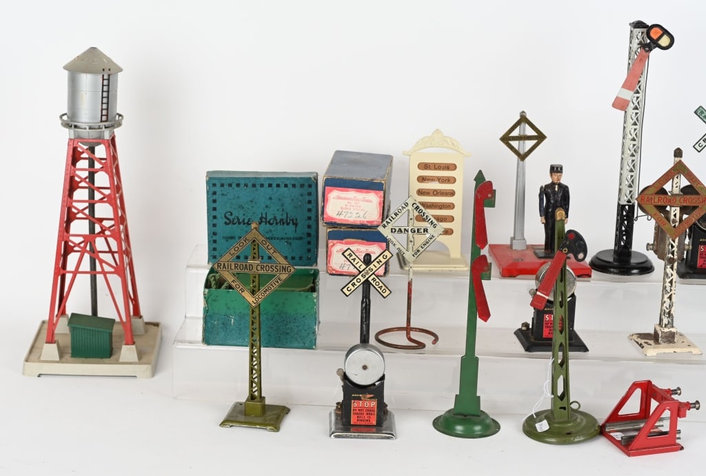 LOT OF RAILROAD ACCESSORIES (1 of 3)