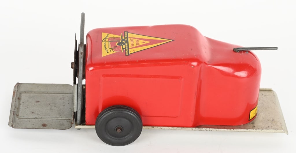 NYLINT TIN WINDUP LIFT TRUCK (1 of 4)
