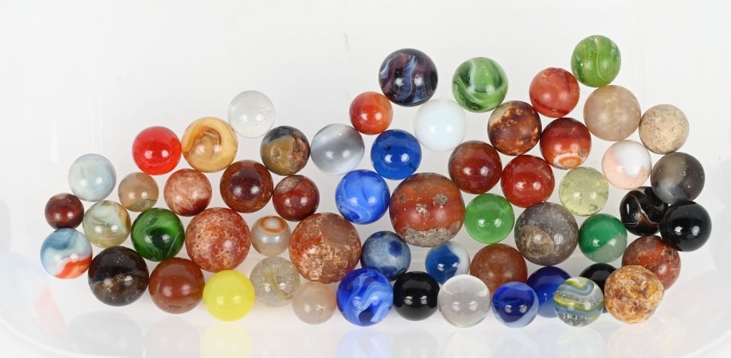 LARGE LOT OF MARBLES: Nice lot with some unusual marbles. Conditions vary. Largest 1"