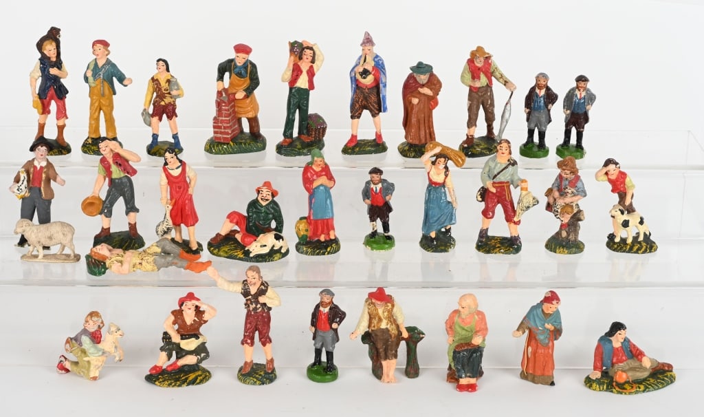 30- ELASTOLIN STYLE FIGURES (1 of 5)