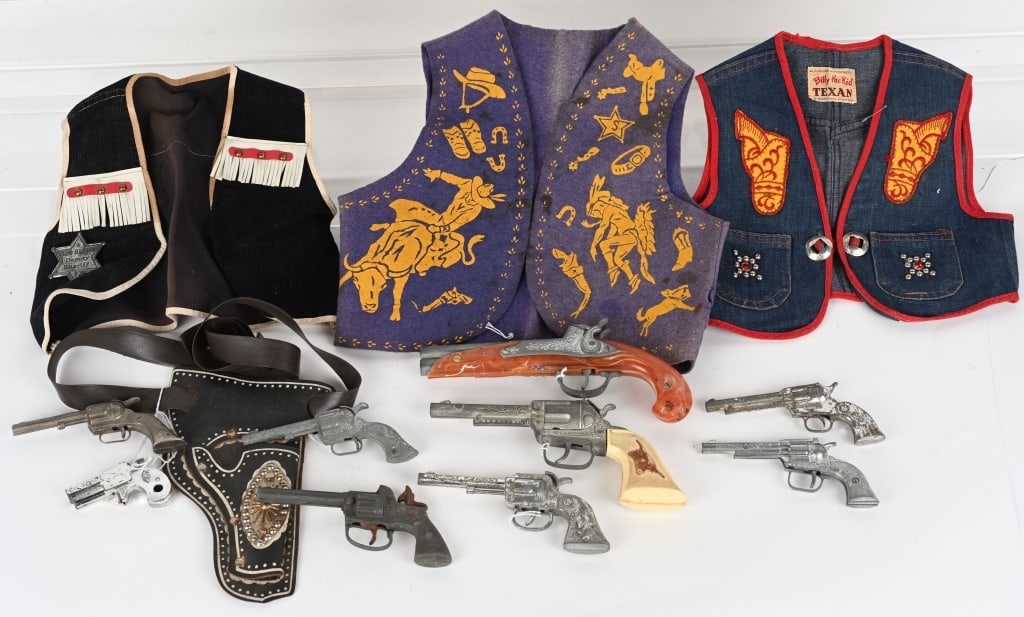 LOT OF CAP GUNS & COWBOY VESTS (1 of 5)