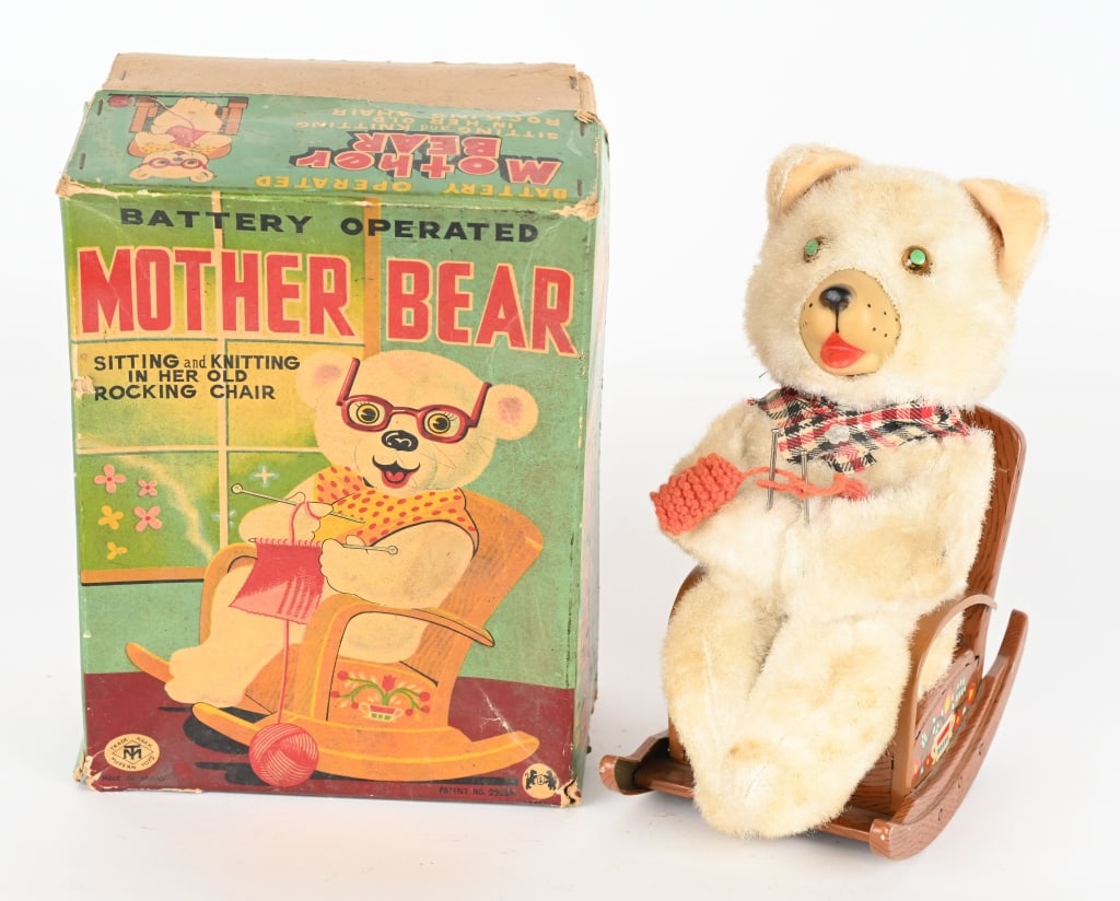 JAPAN BATTERY OP MOTHER BEAR w/ BOX (1 of 7)