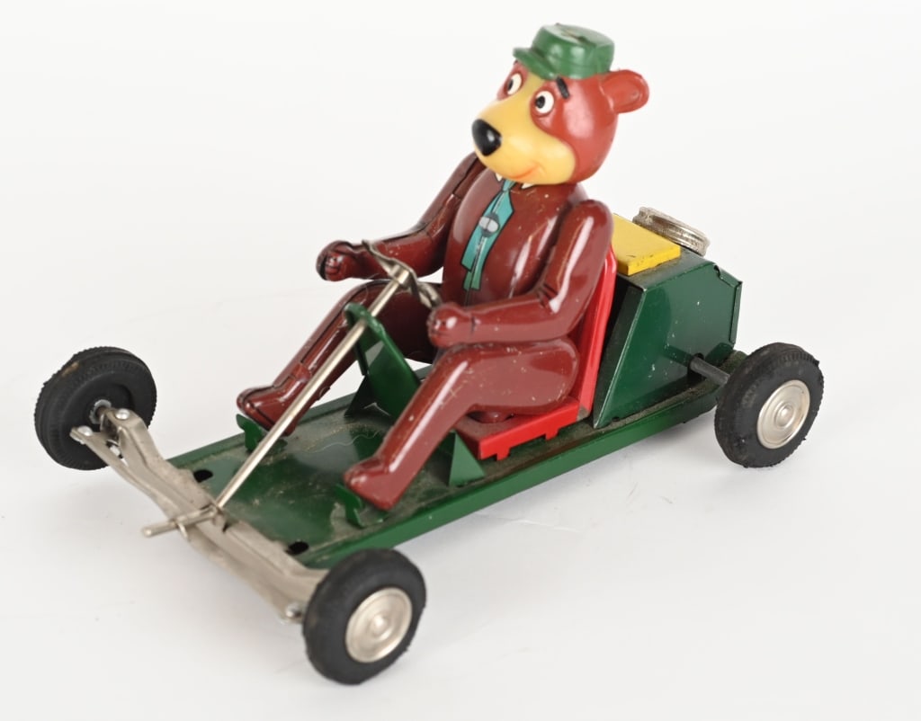 LINEMAR TIN FRICTION YOGI BEAR GO KART (1 of 4)
