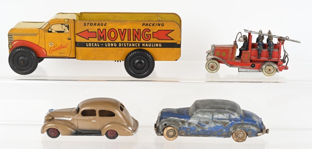 LOT OF VINTAGE TOY VEHICLES (1 of 2)