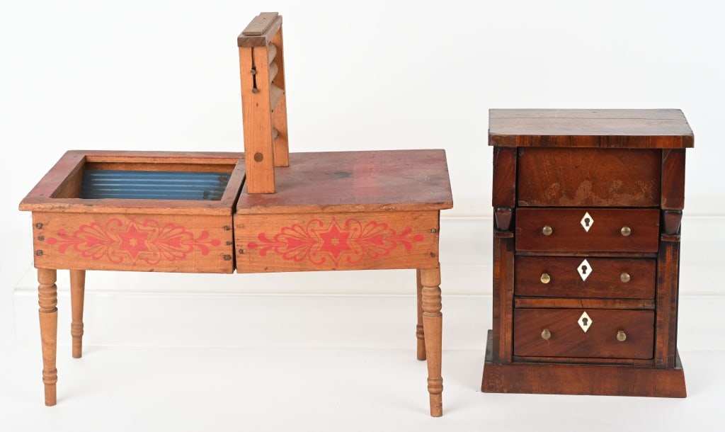 ANTIQUE DOLL FURNITURE (1 of 4)