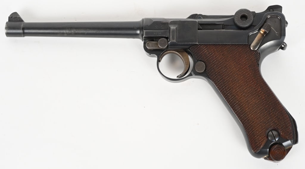 1916 DATED WW1 GERMAN DWM MODEL 1906 NAVY LUGER: SERIAL NUMBER: 4380. BARREL: 6". CALIBER: 9MM LUGER. MANUFACTURED: 1916. Dated "1916" on the top of the chamber, left side of the chamber and left side of the rear sight. "DWM" in script on the toggle