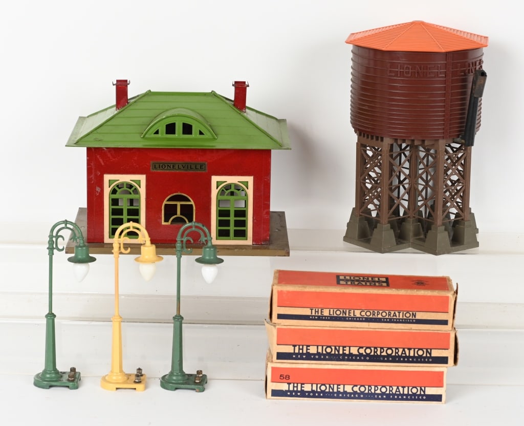 LIOINEL ACCESSORIES LOT: Includes 126 Station, 138 Water Tower and 3- No. 58 Lamps boxed. Excellent