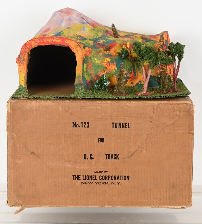 LIONEL 123 TUNNEL w/ BOX: Hand painted 18 by 16 Tunnel (1933-42). Includes original box. Excellent